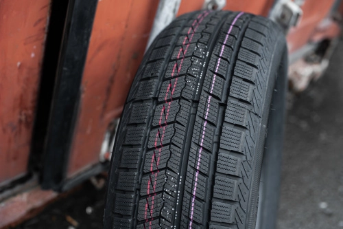 фото протектора и шины ICEPIONEER 868 Шина ZMAX ICEPIONEER 868 205/60 R16 96H