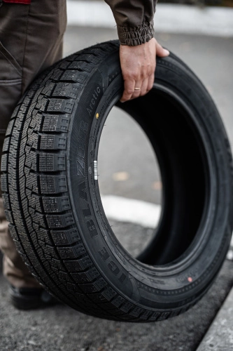 фото протектора и шины Ice Blazer Arctic Шина Sailun Ice Blazer Arctic 245/45 R18 100H Runflat