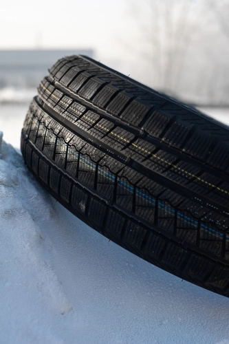 фото протектора и шины ICEPIONEER 868 Шина ZMAX ICEPIONEER 868 205/60 R16 96H